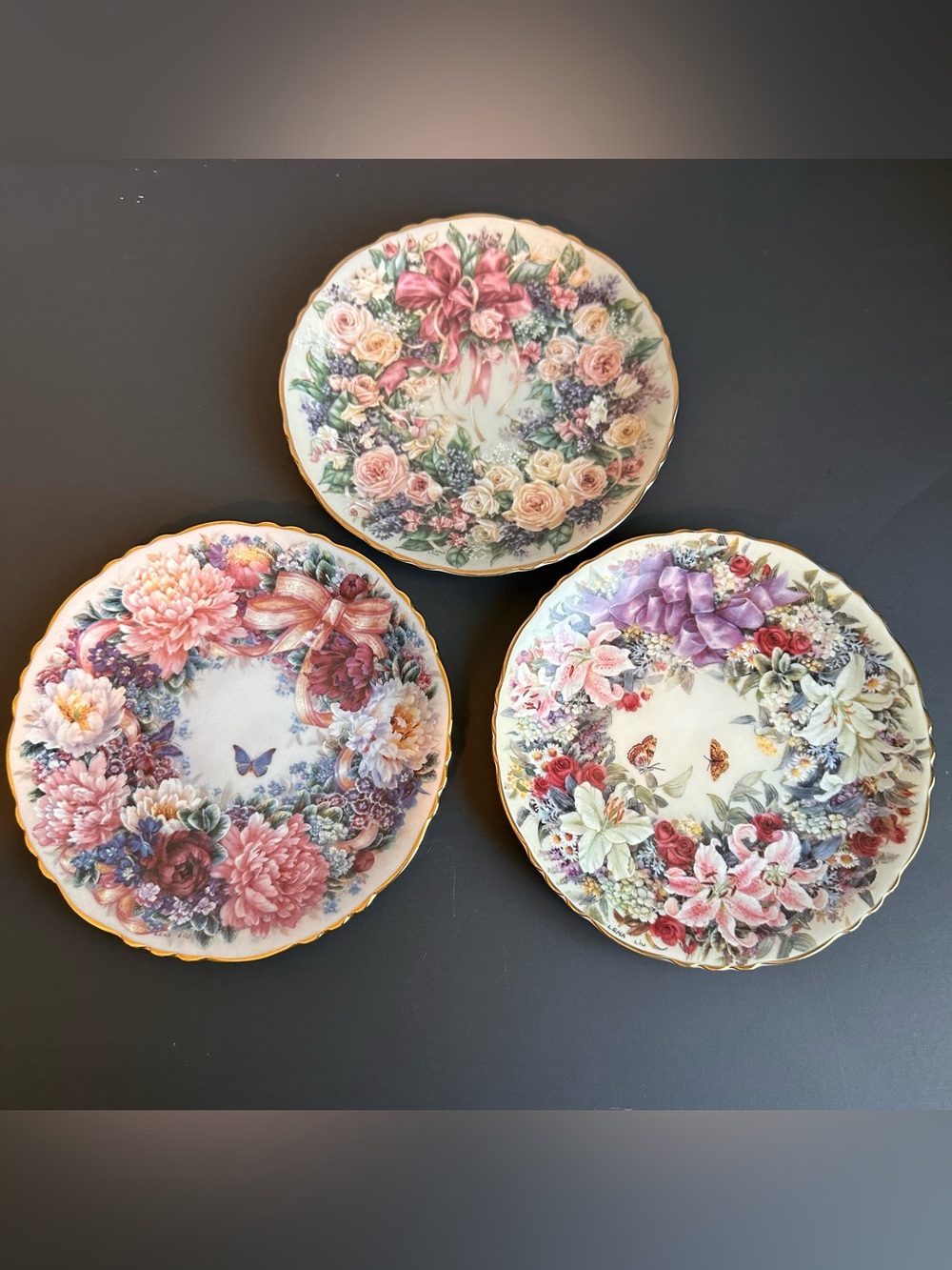 The Bradford Exchange 1994 Collector Plates/ Floral Greetings from Lena Liu